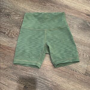 Lululemon Wunder Train 6-inch green shorts - 4